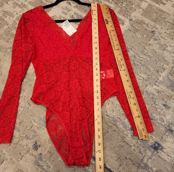 NWT H&M Red Lace Long Sleeve Sheer Bodysuit Size Large - Picture 9 of 16
